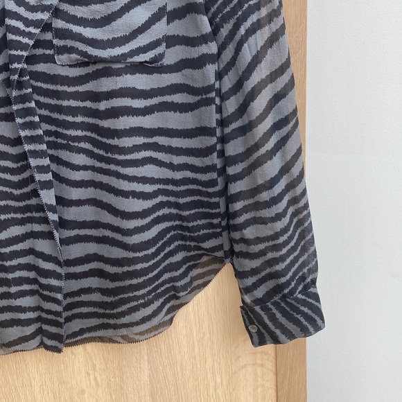 Babaton Silk Blouse Animal Print 100%Silk XXS - Picture 3 of 5